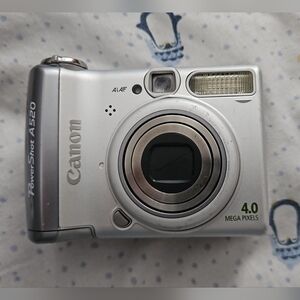 Canon PowerShot A520 4.0MP Silver Point and Shoot Digital Camera (working)